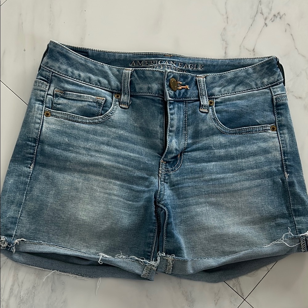 American Eagle Women's Light Wash Shorts